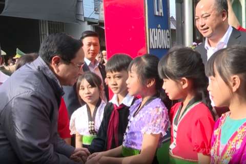 Thủ tướng chính phủ Phạm Minh Chính thăm, tặng quà cho trẻ em Lai Châu tại Trường PTDTBT Tiểu học Pa Tần, moto88 sòng bài trực tuyến
