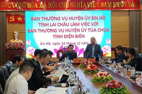 Huyện ủy Sìn Hồ làm việc với Huyện ủy Tủa Chùa tỉnh Điện Biên